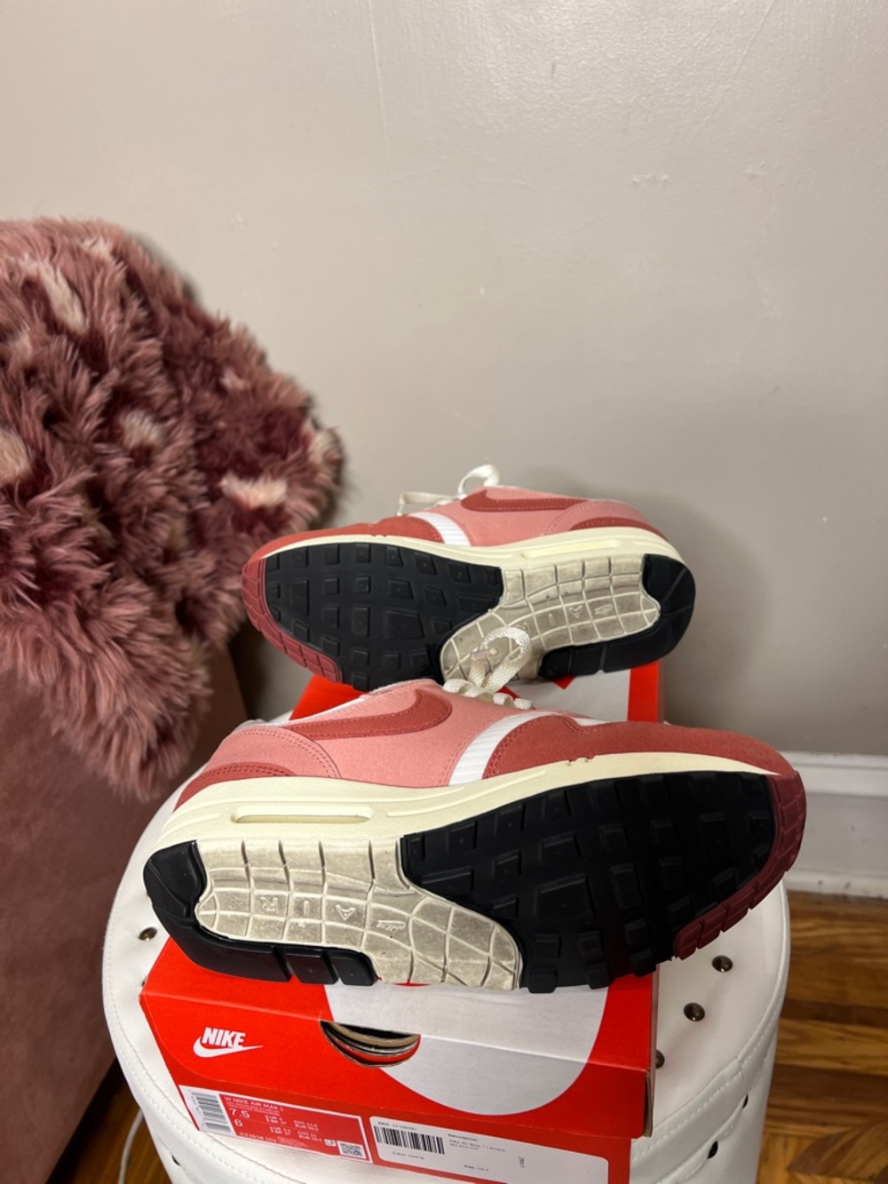 Nike Air Max 1 Rose/White Low-Top Sneakers - Picture 5 of 5